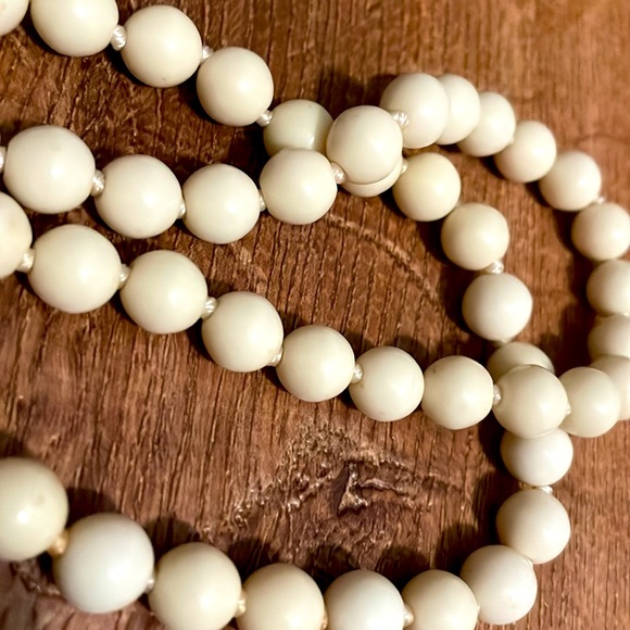 Trifari Vintage Pearl Necklace - Picture 4 of 9